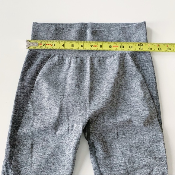 Gymshark Flex Gray Leggings with Pink Accents - Picture 6 of 7